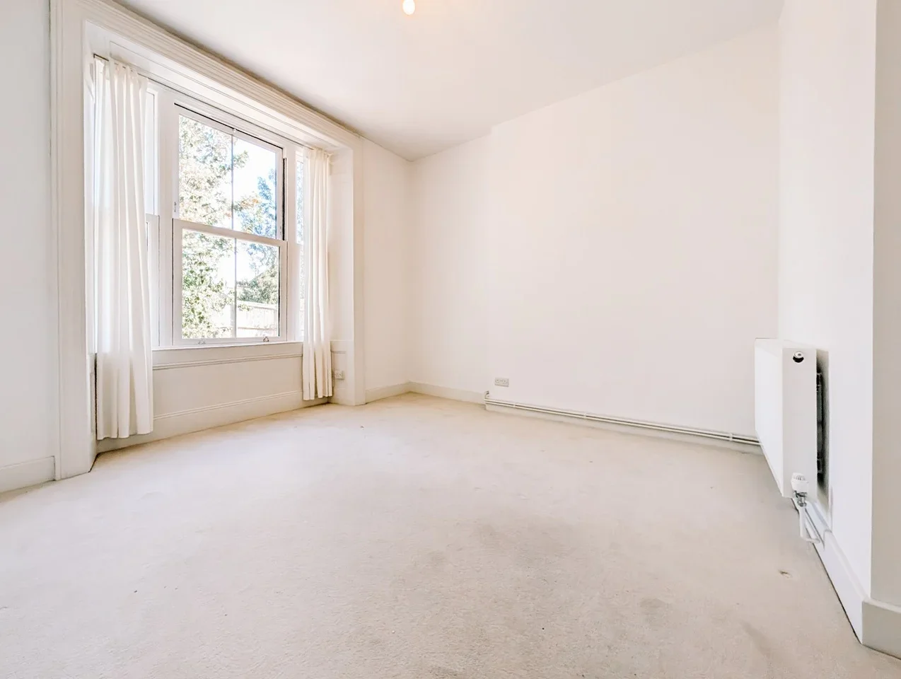 Flat Pendennis Road in Greater London