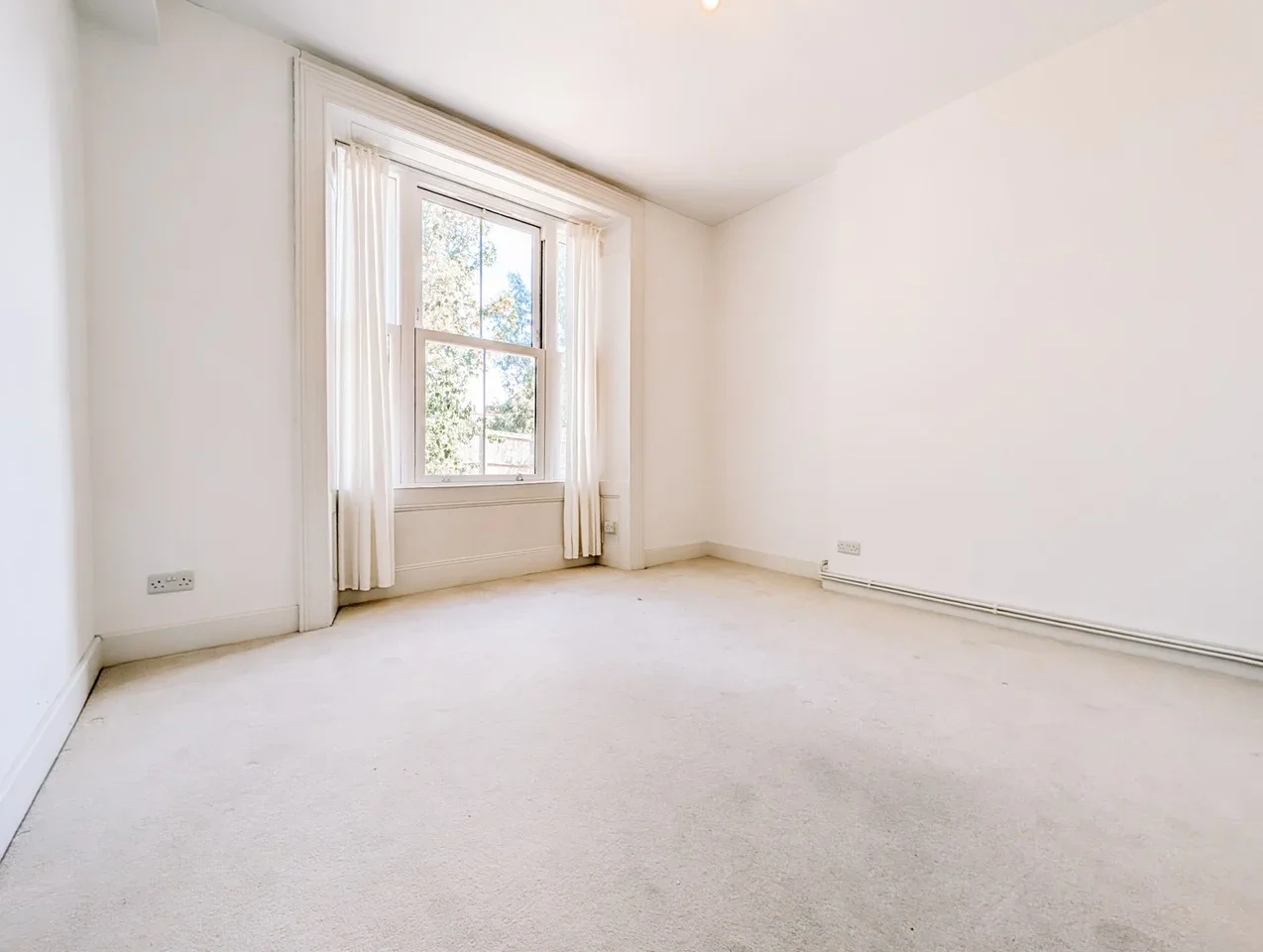 Flat Pendennis Road in Greater London