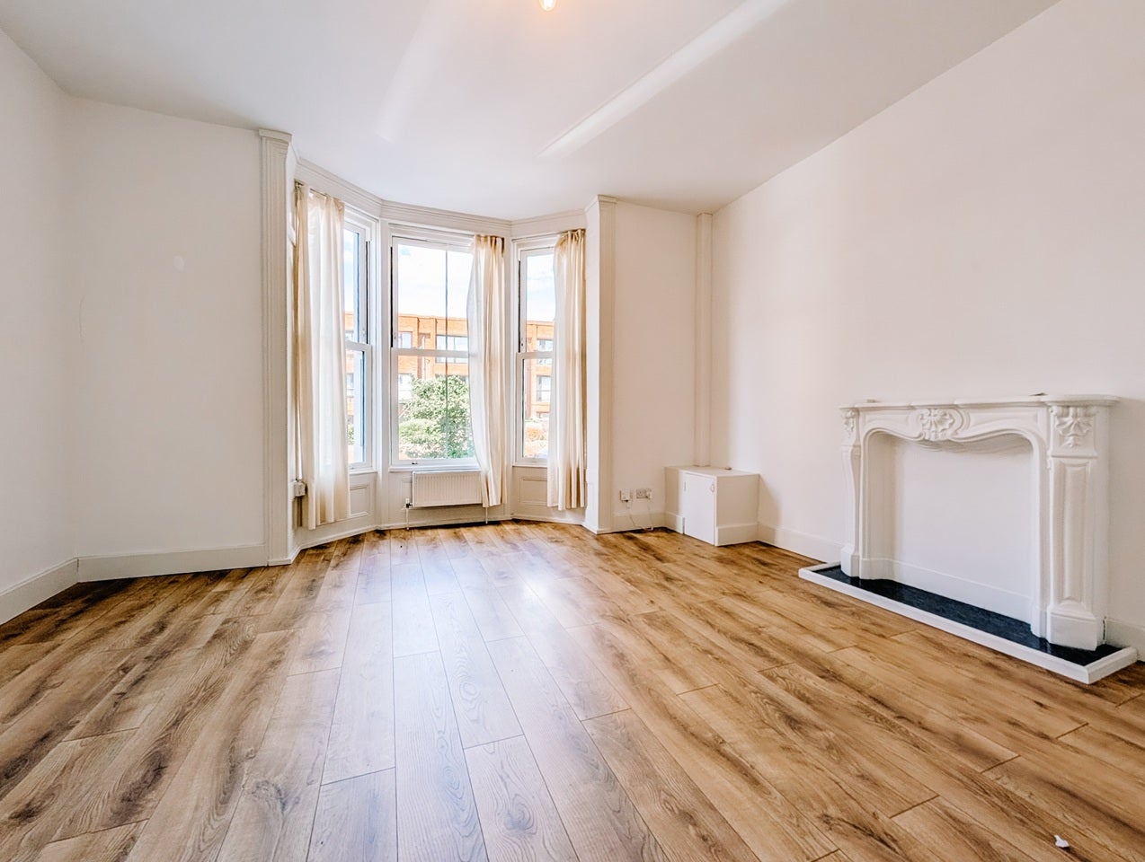 Flat Pendennis Road in Greater London