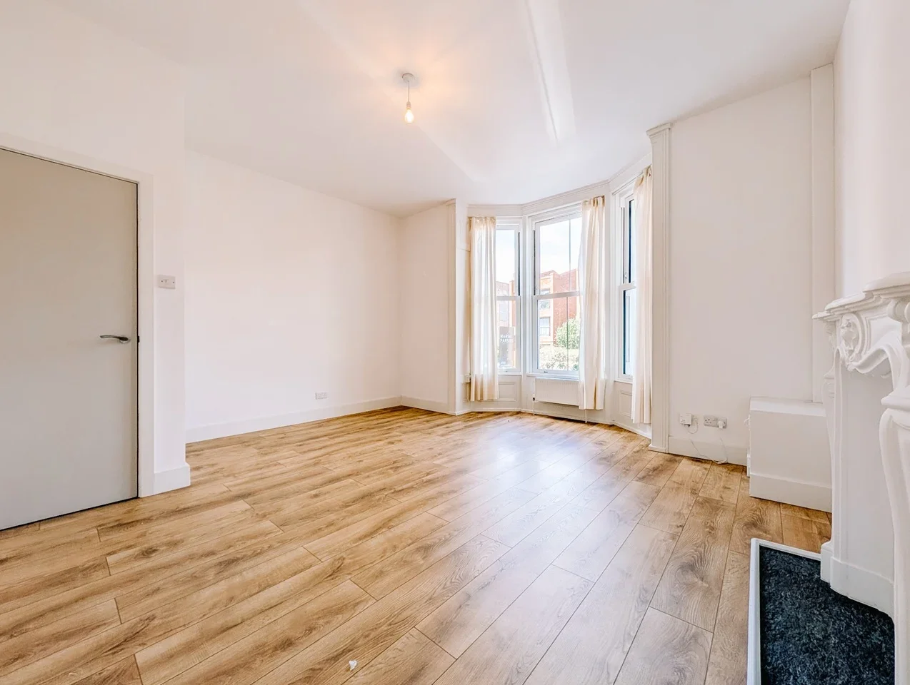 Flat Pendennis Road in Greater London