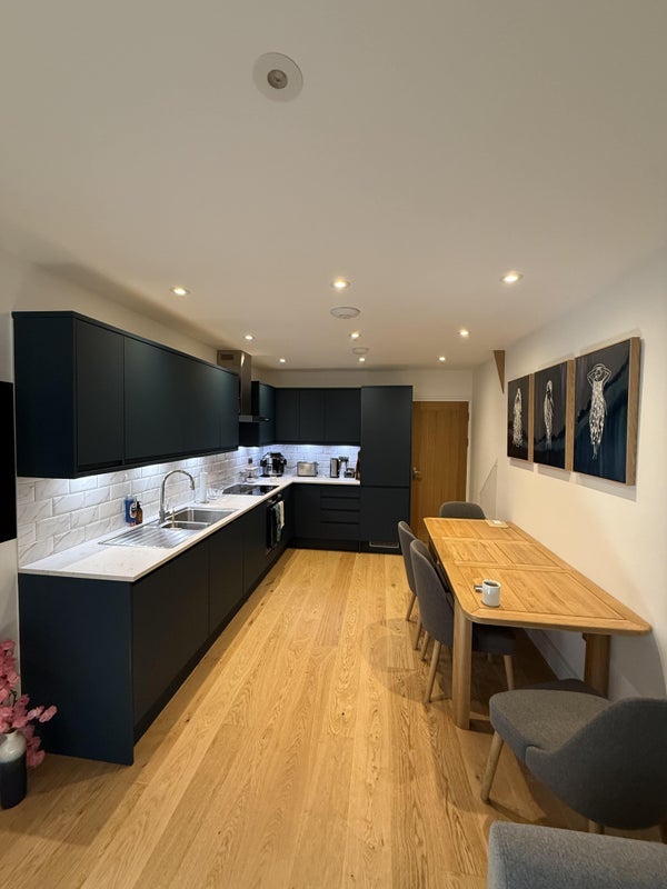 Room Battersea Park Road in Greater London