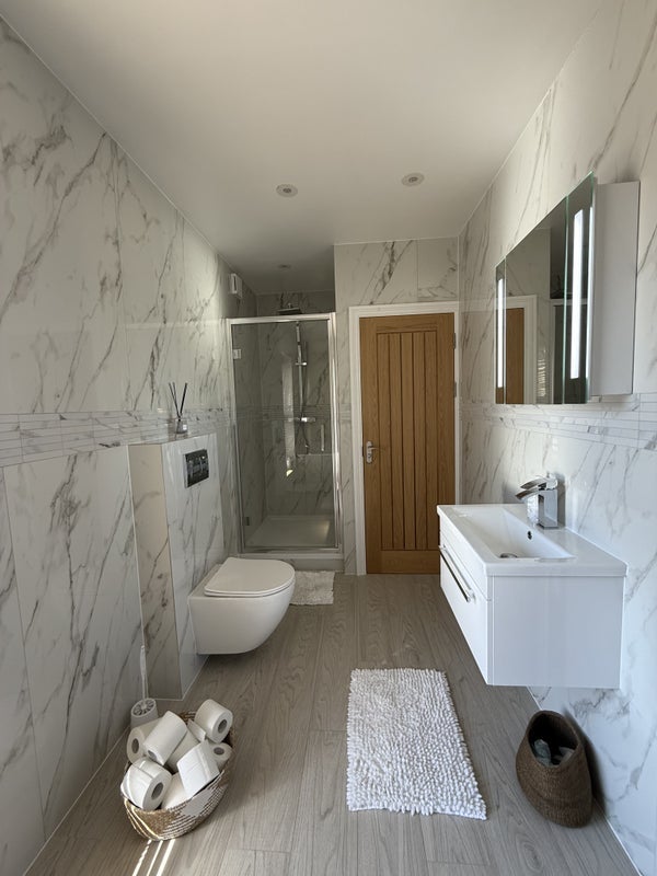 Room Battersea Park Road in Greater London