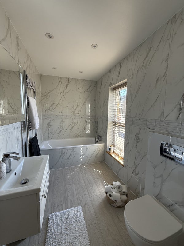 Room Battersea Park Road in Greater London