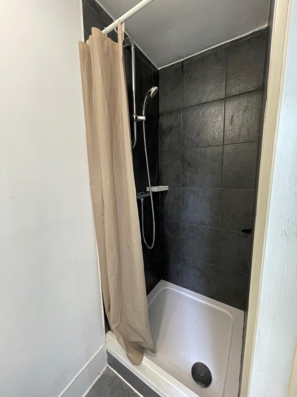 Room Bennett Road in Greater London