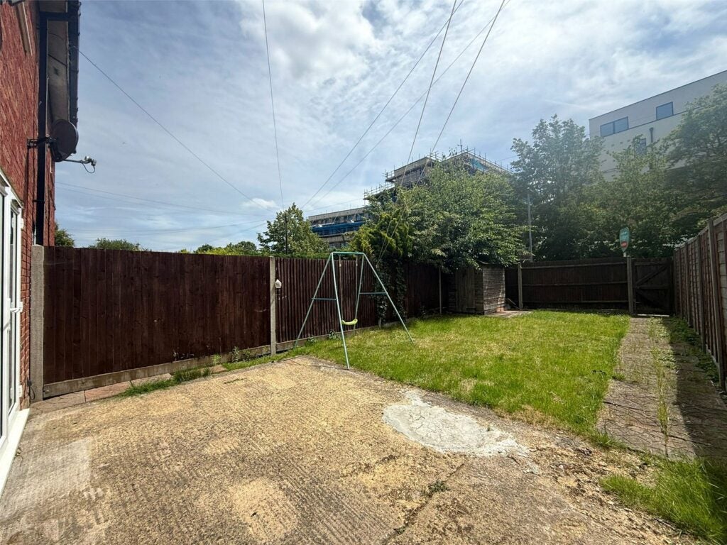 House New Road in Bracknell