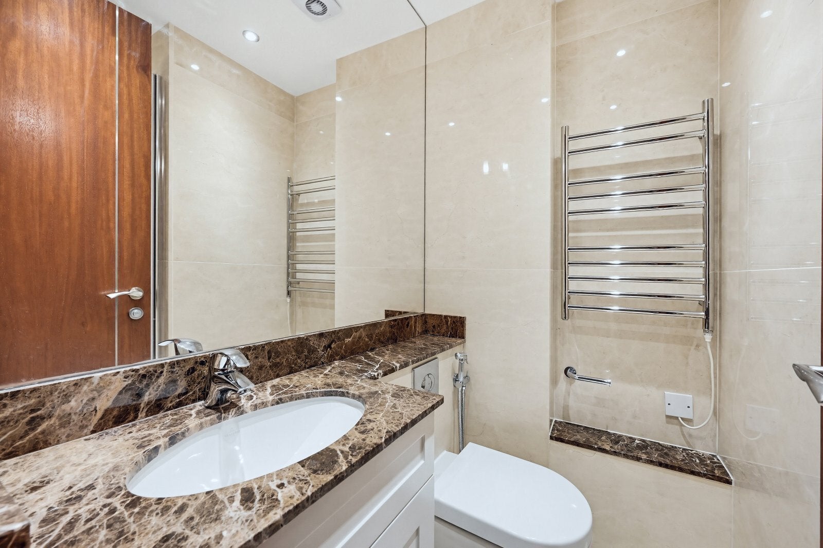 Flat Grosvenor Square in City of Westminster