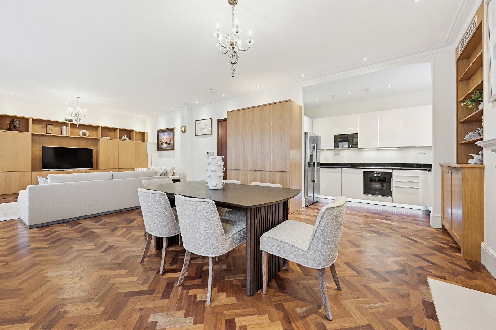 Flat Grosvenor Square in City of Westminster