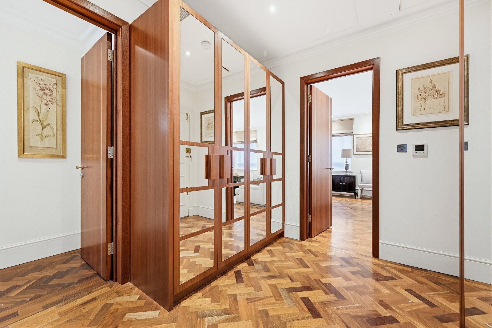 Flat Grosvenor Square in City of Westminster