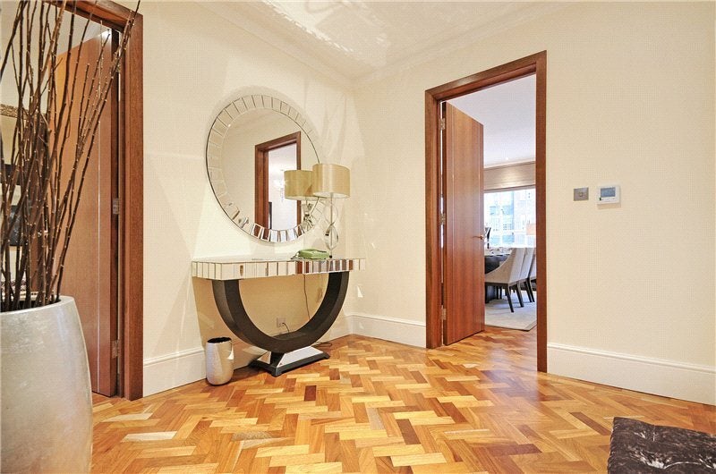 Flat Grosvenor Square in City of Westminster