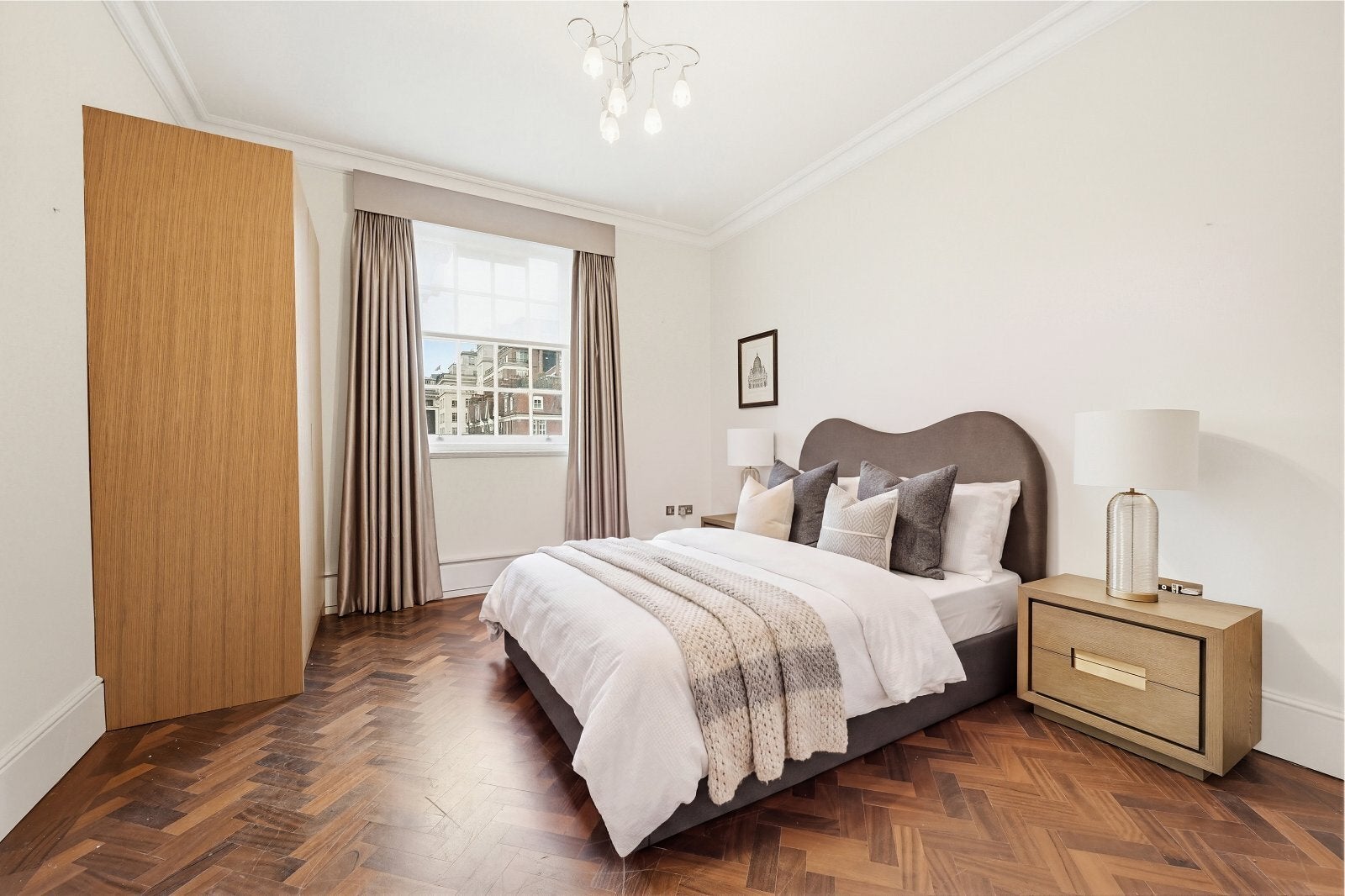 Flat Grosvenor Square in City of Westminster
