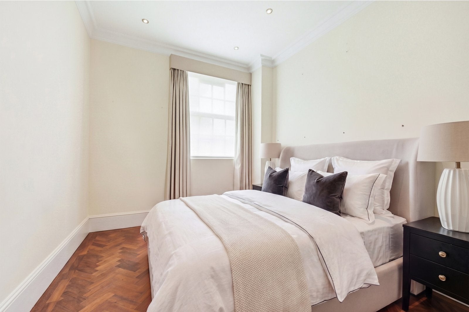 Flat Grosvenor Square in City of Westminster
