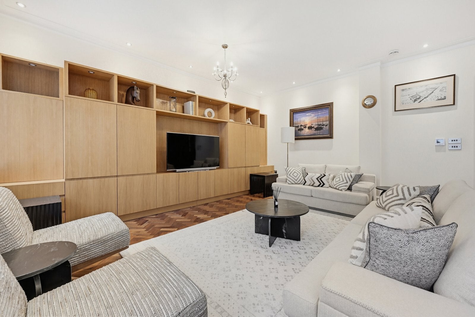 Flat Grosvenor Square in City of Westminster