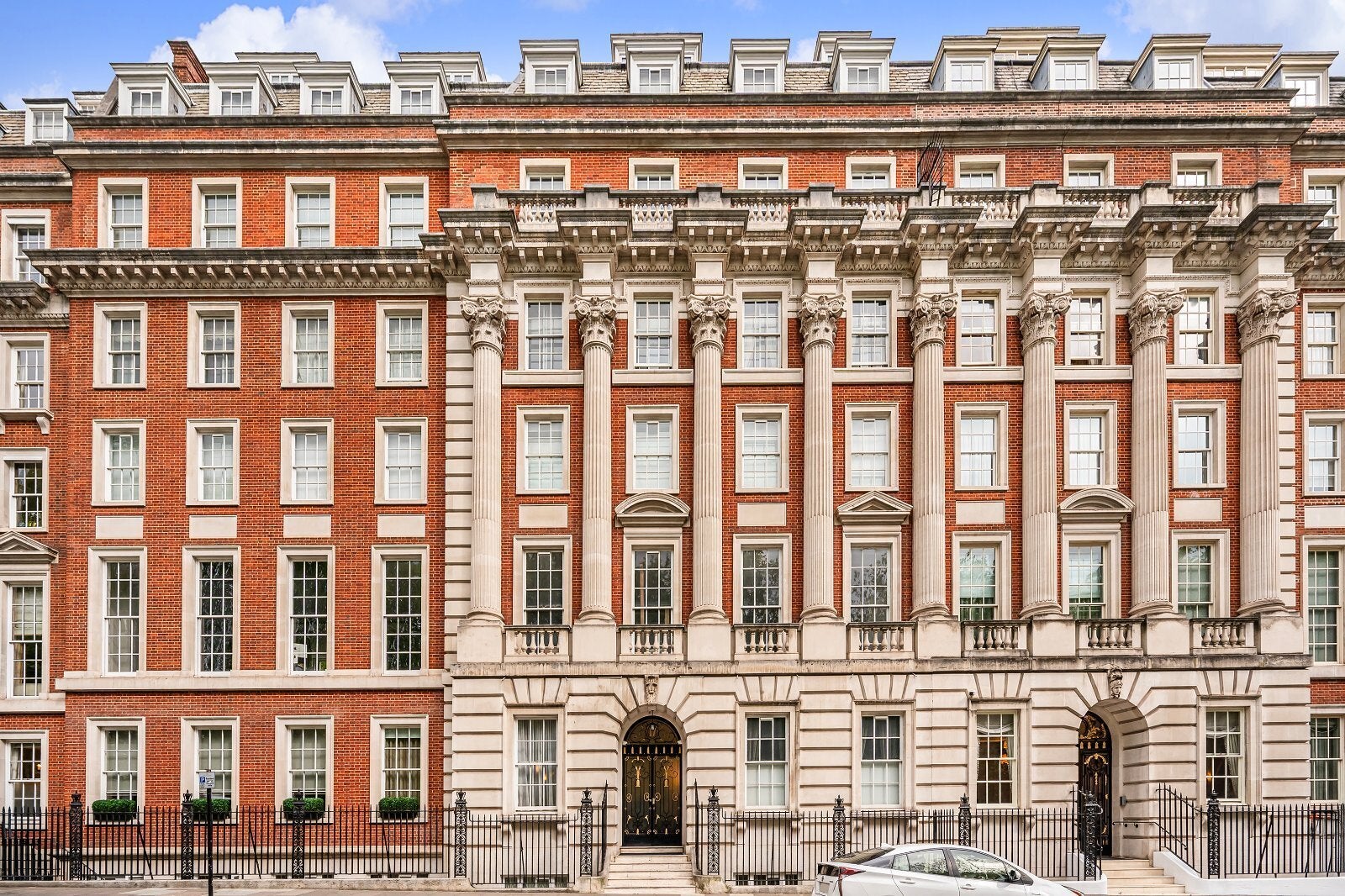 Flat Grosvenor Square in City of Westminster