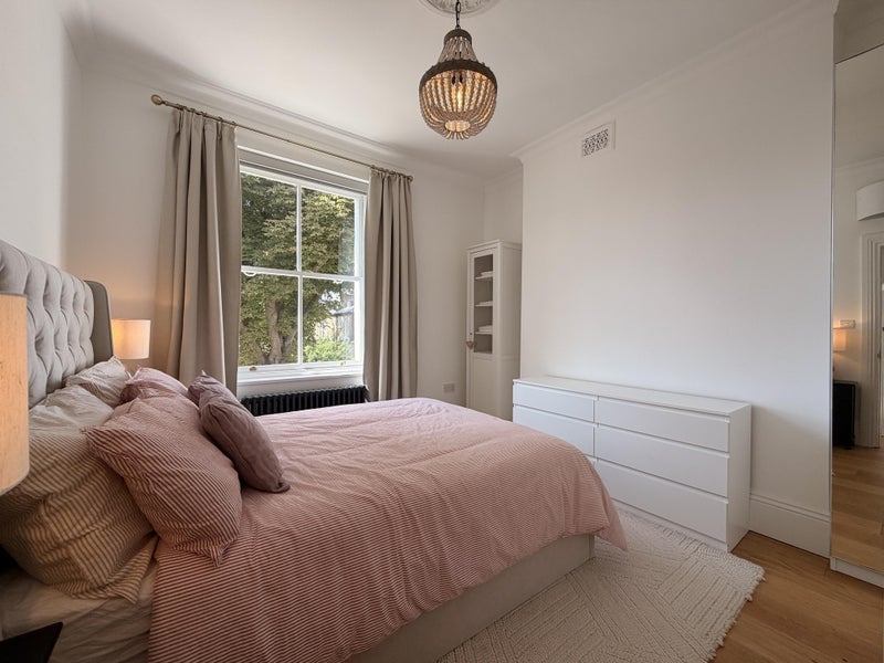 Flat Halliford Street in Greater London
