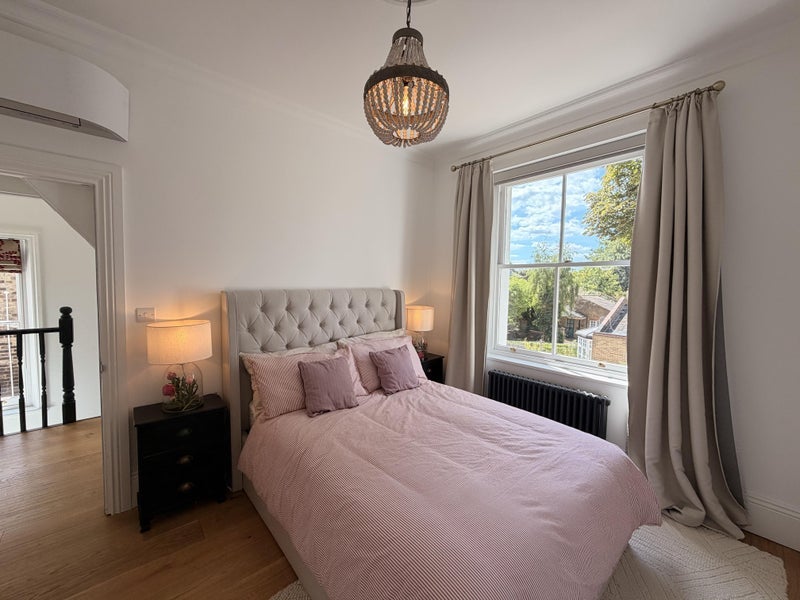 Flat Halliford Street in Greater London