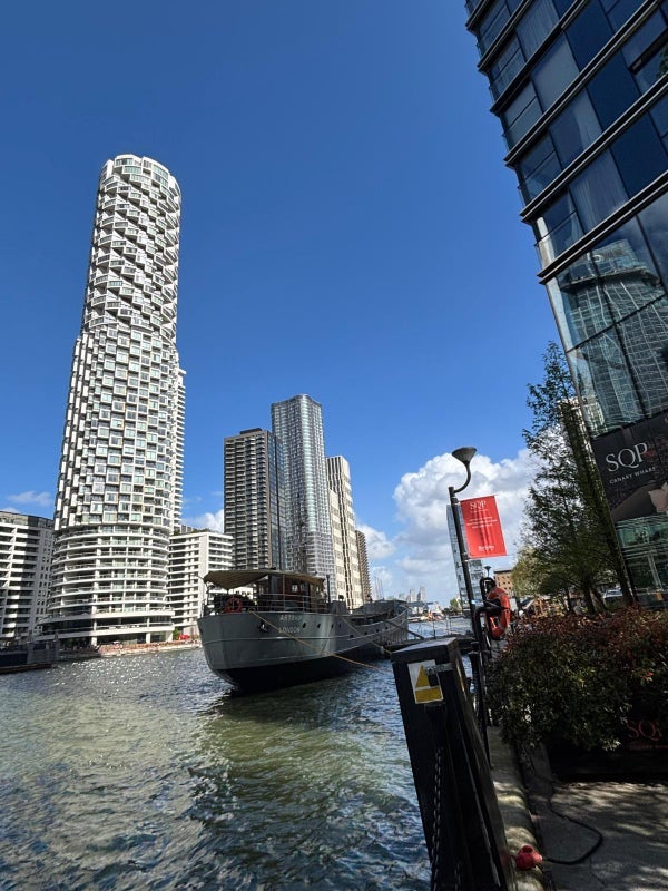 Room South Quay Square in Greater London