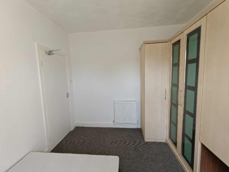 Room Macaulay Road in Greater London