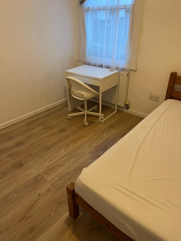 Room Wise Road in Greater London