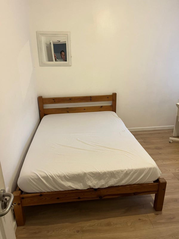 Room Wise Road in Greater London