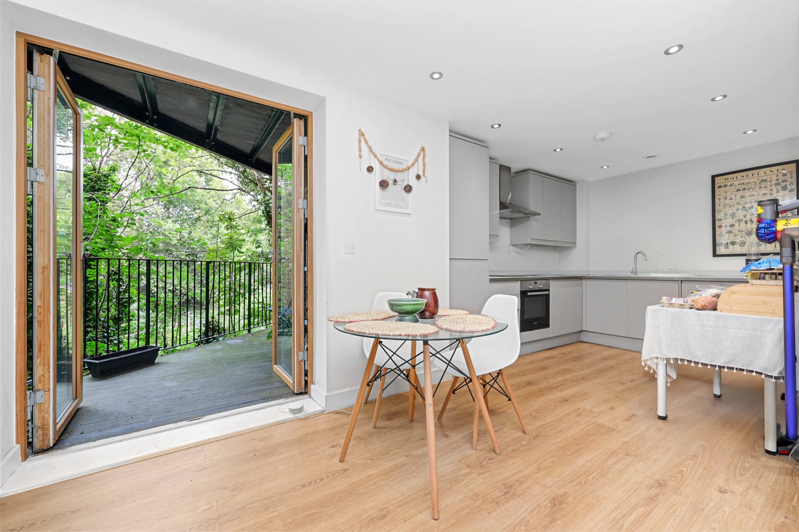 Flat Upper Clapton Road in Greater London