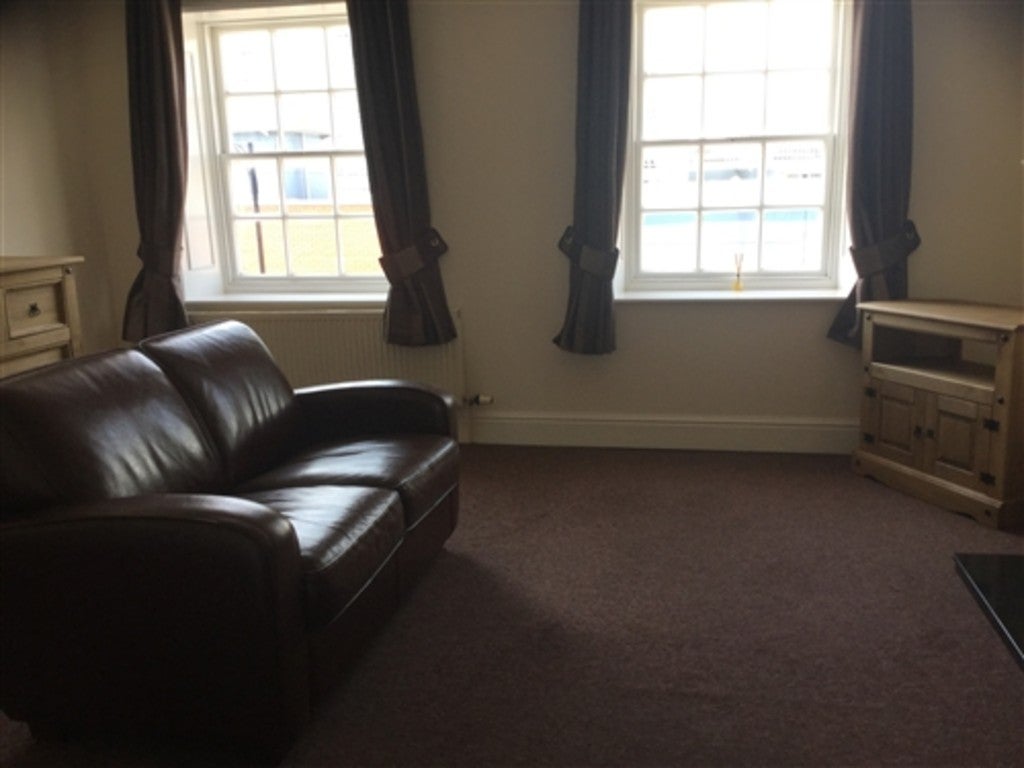 Flat Dock Office Row in Hull