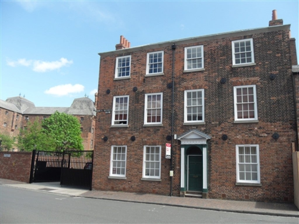 Flat Dock Office Row in Hull
