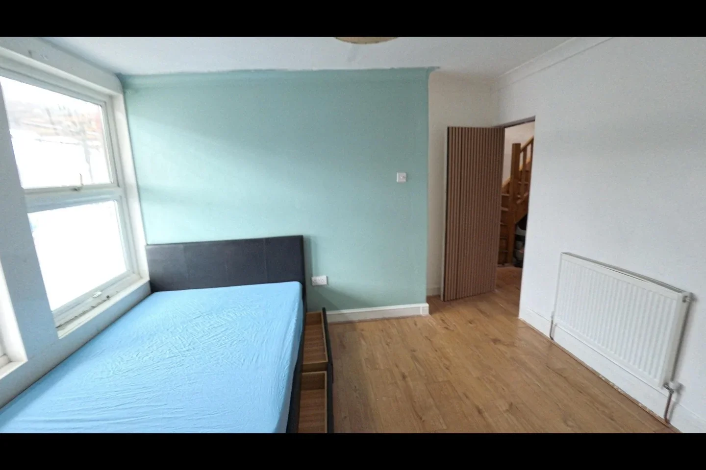 Room Oxlow Lane in Greater London