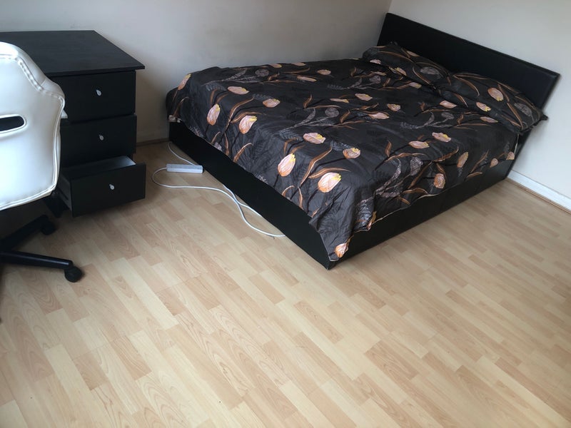 Room East Street in Greater London