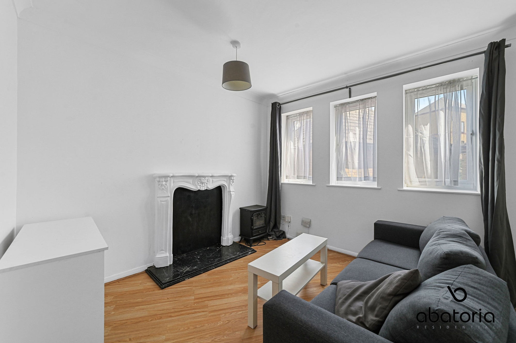 Flat Douthwaite Square in Greater London
