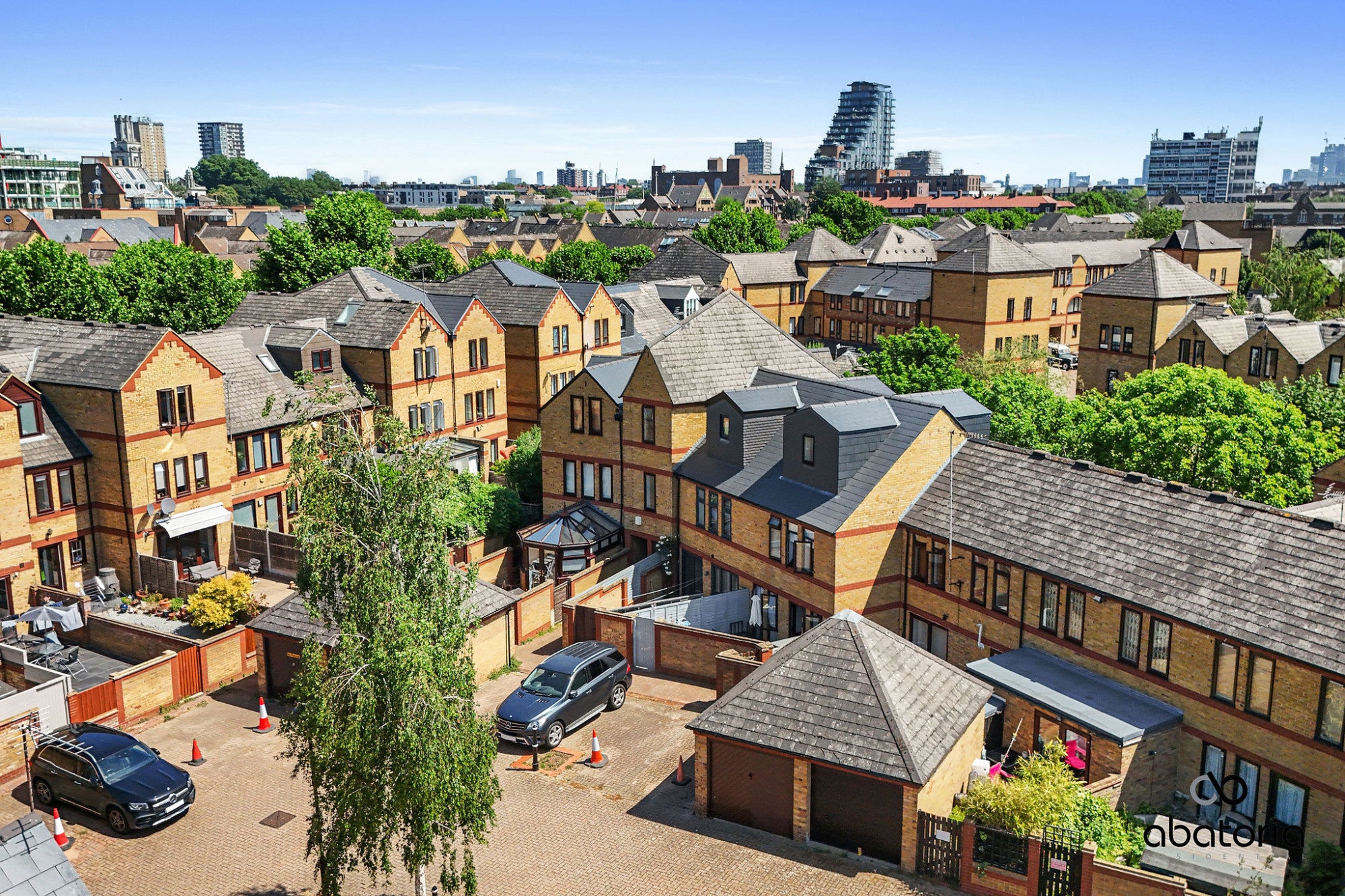 Flat Douthwaite Square in Greater London