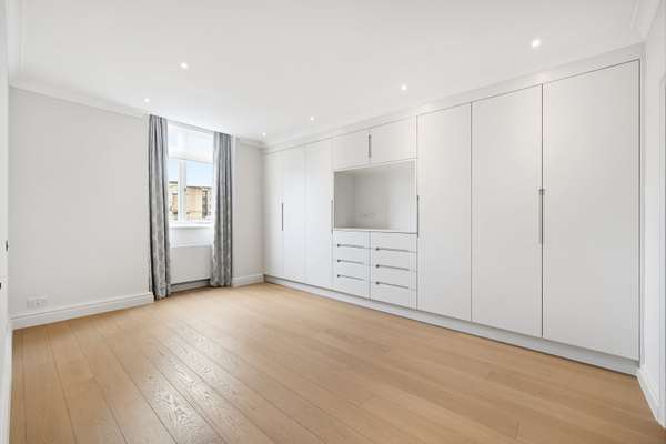 Flat Sloane Street in Greater London