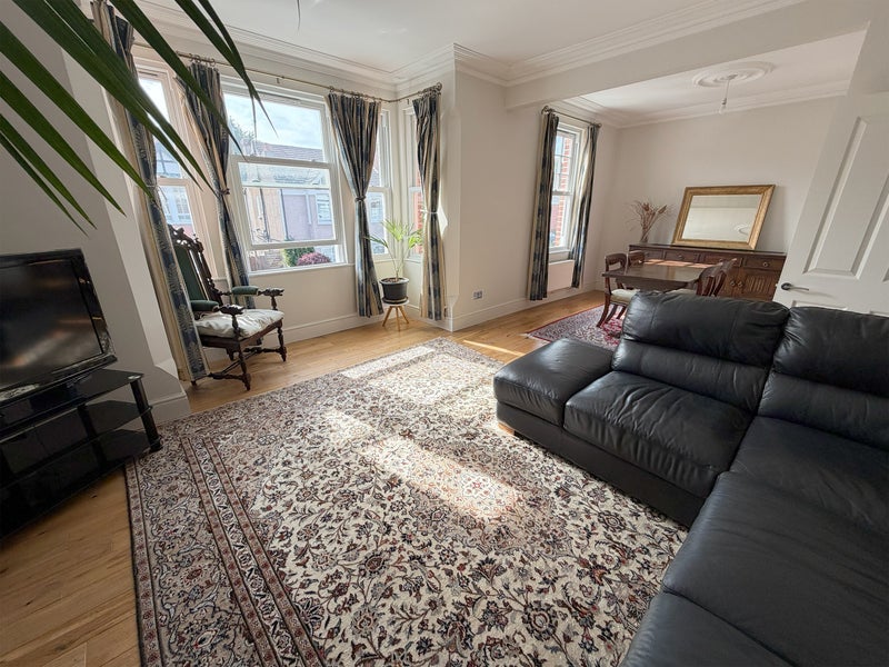 Room Ronalds Road in Greater London