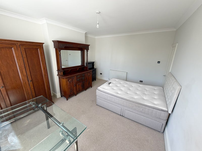 Room Ronalds Road in Greater London