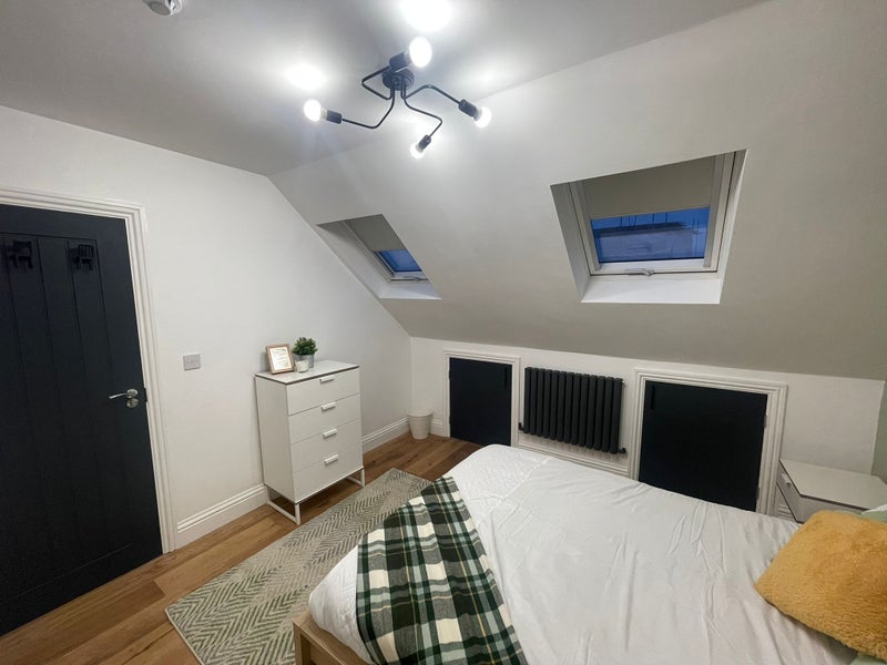 Room Como Road in Greater London