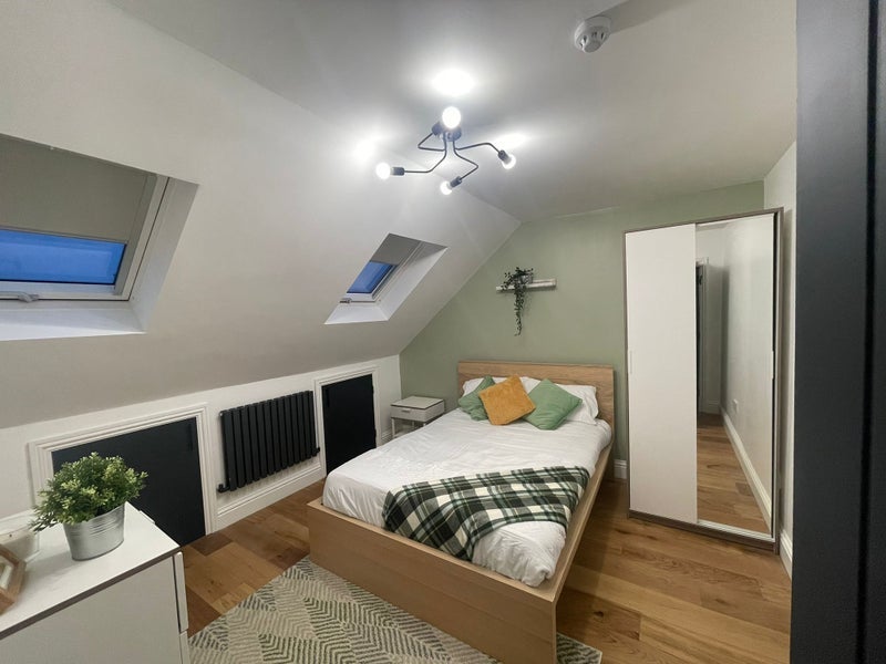 Room Como Road in Greater London
