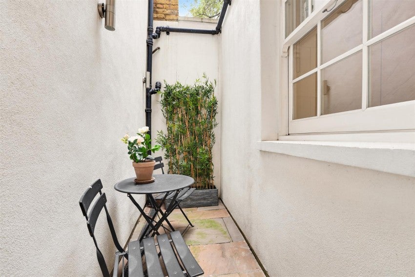 Flat Oakley Street in Greater London
