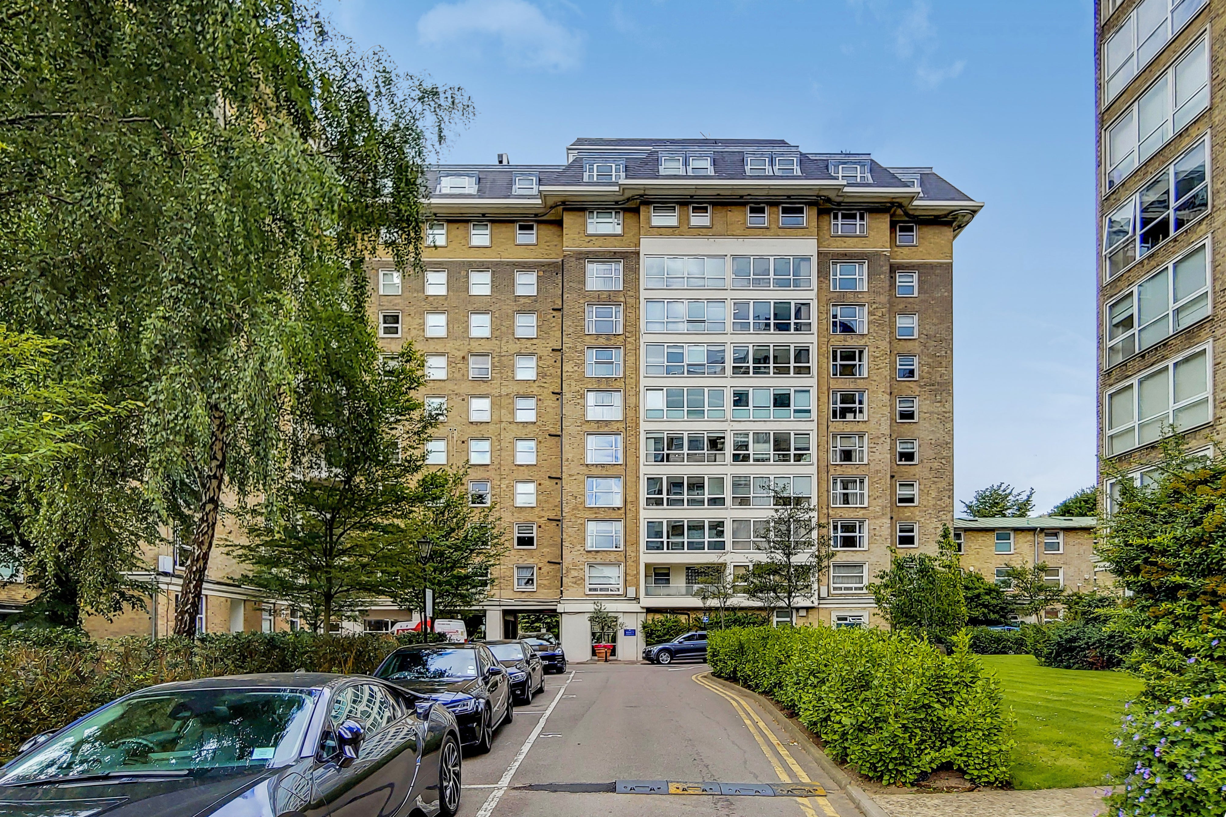 Flat Boydell Court in Greater London