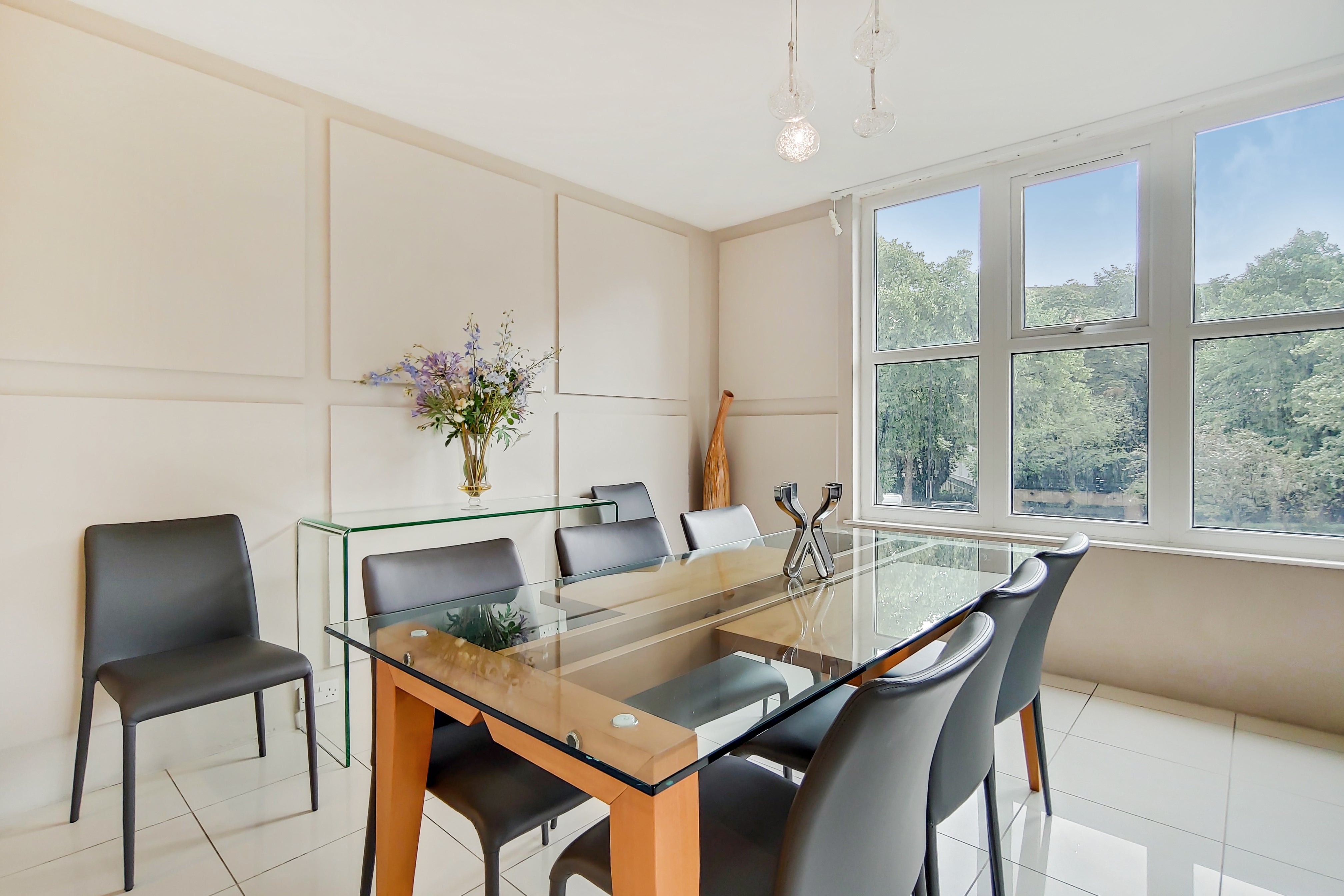 Flat Boydell Court in Greater London