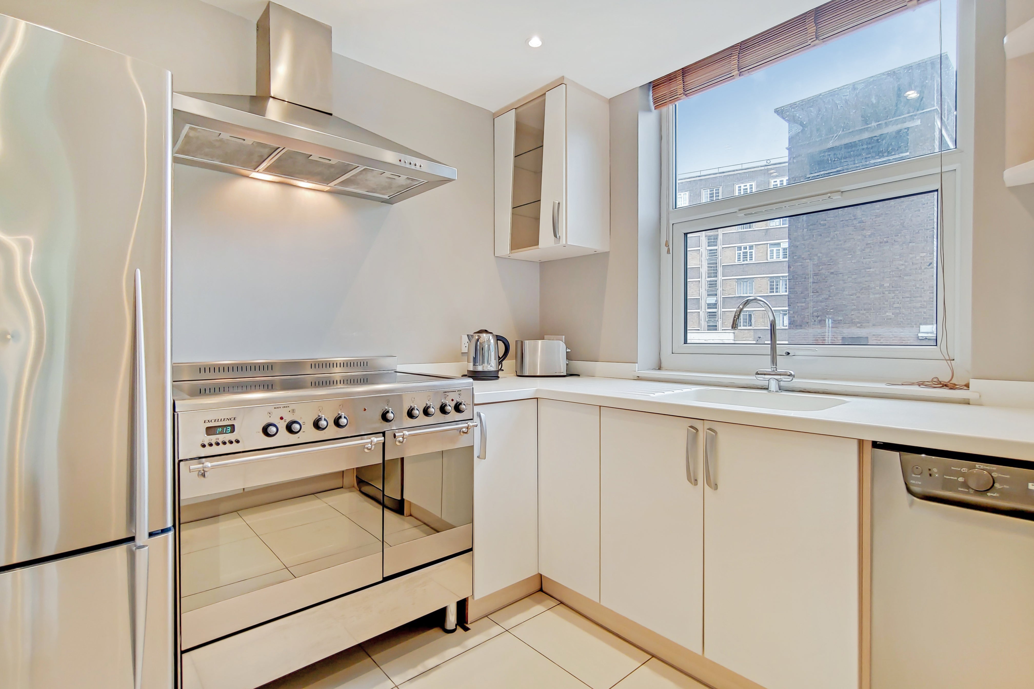 Flat Boydell Court in Greater London