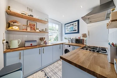 Flat Elsley Road in Greater London