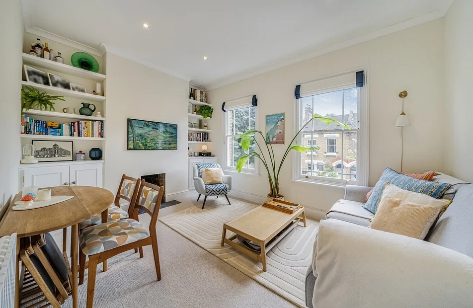 Flat Elsley Road in Greater London