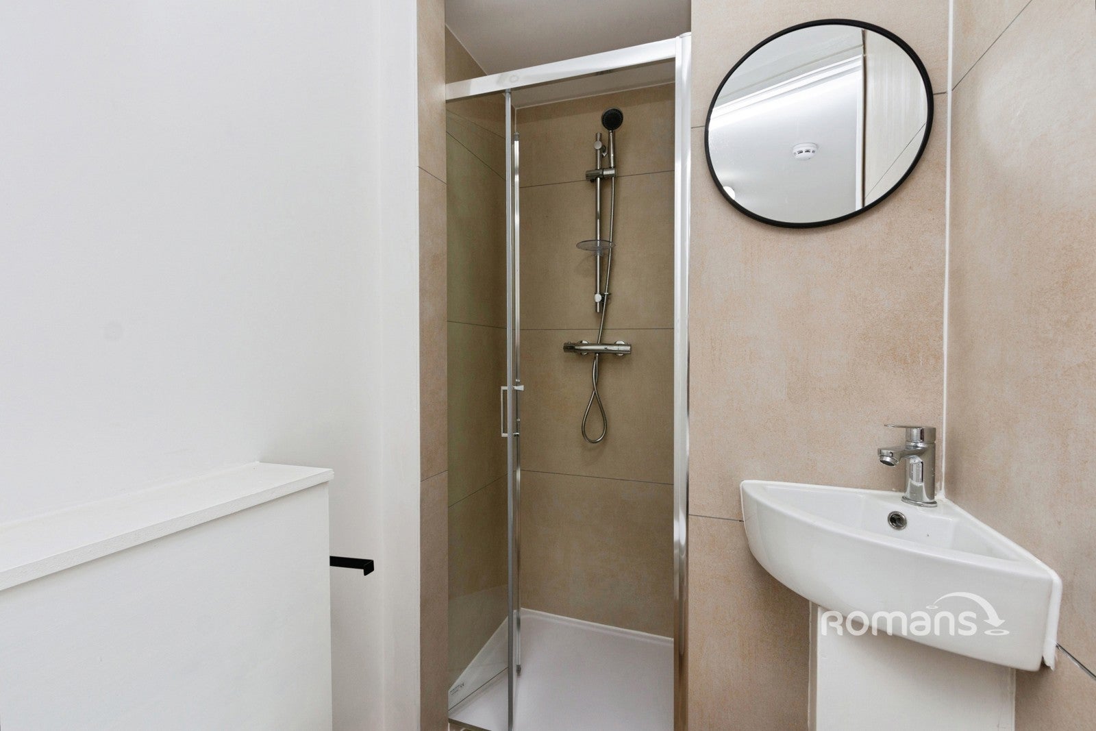 Room Ash Road in Rushmoor