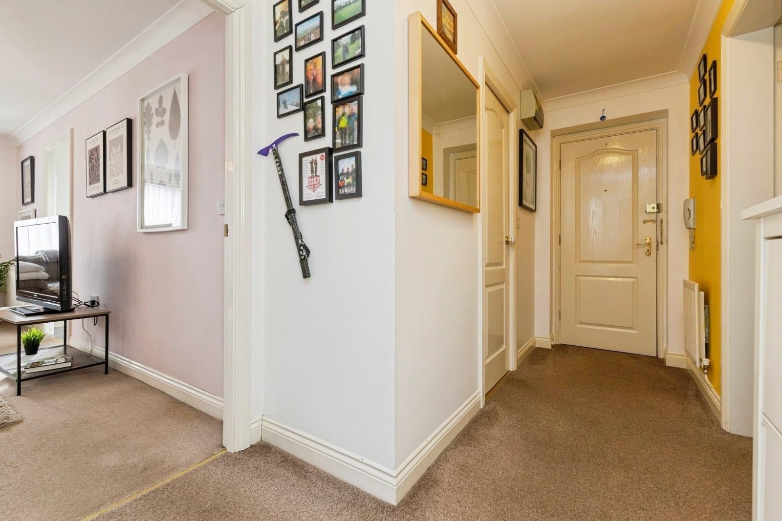 Flat Glamis Court in Woodstone Village
