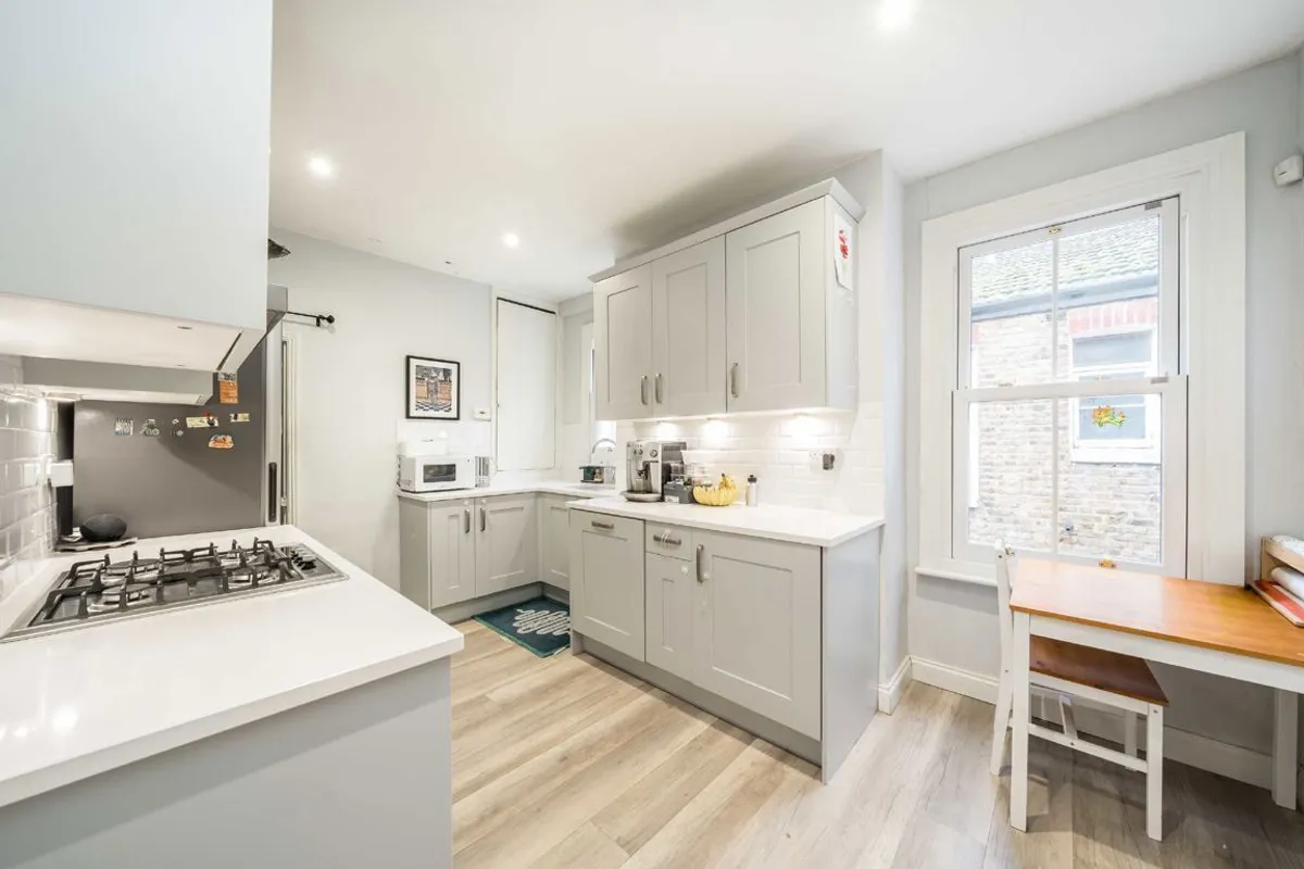 Flat Tenham Avenue in Greater London