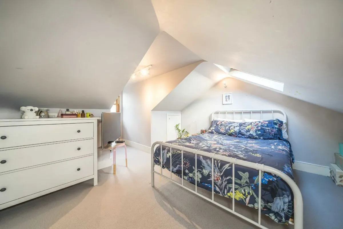 Flat Tenham Avenue in Greater London