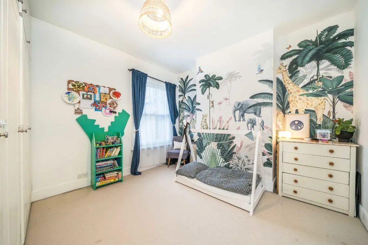 Flat Tenham Avenue in Greater London