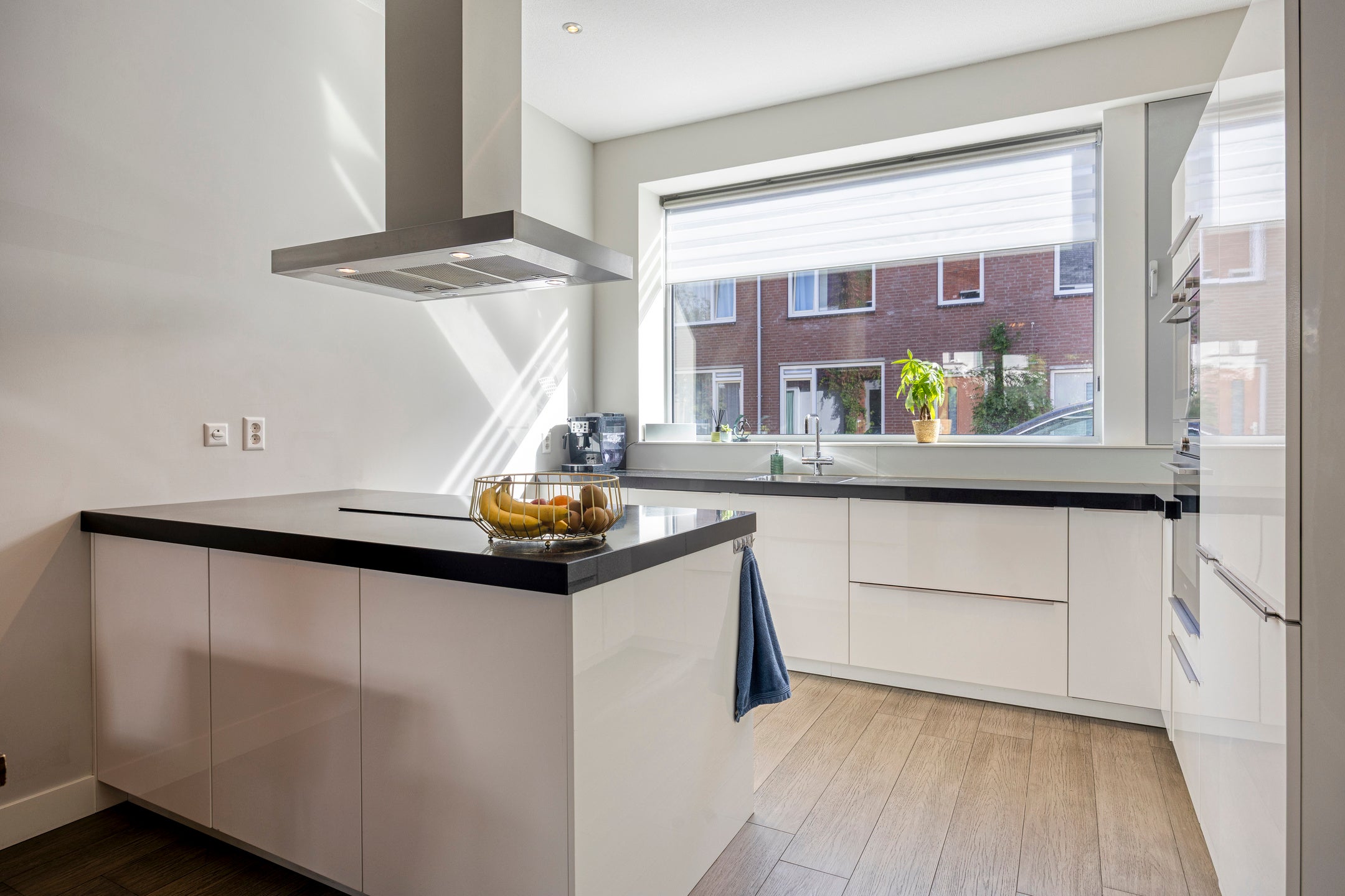 Tussenwoning te koop: Joan Willem Frisostraat 8, Leiden