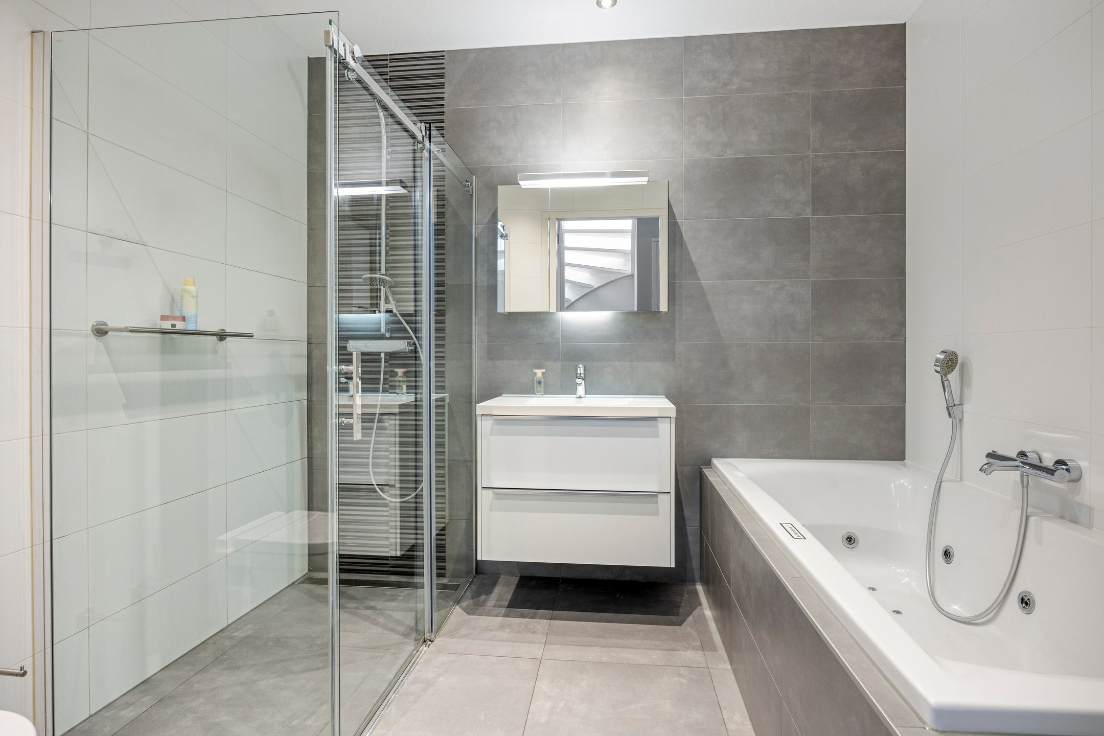 Tussenwoning te koop: Joan Willem Frisostraat 8, Leiden