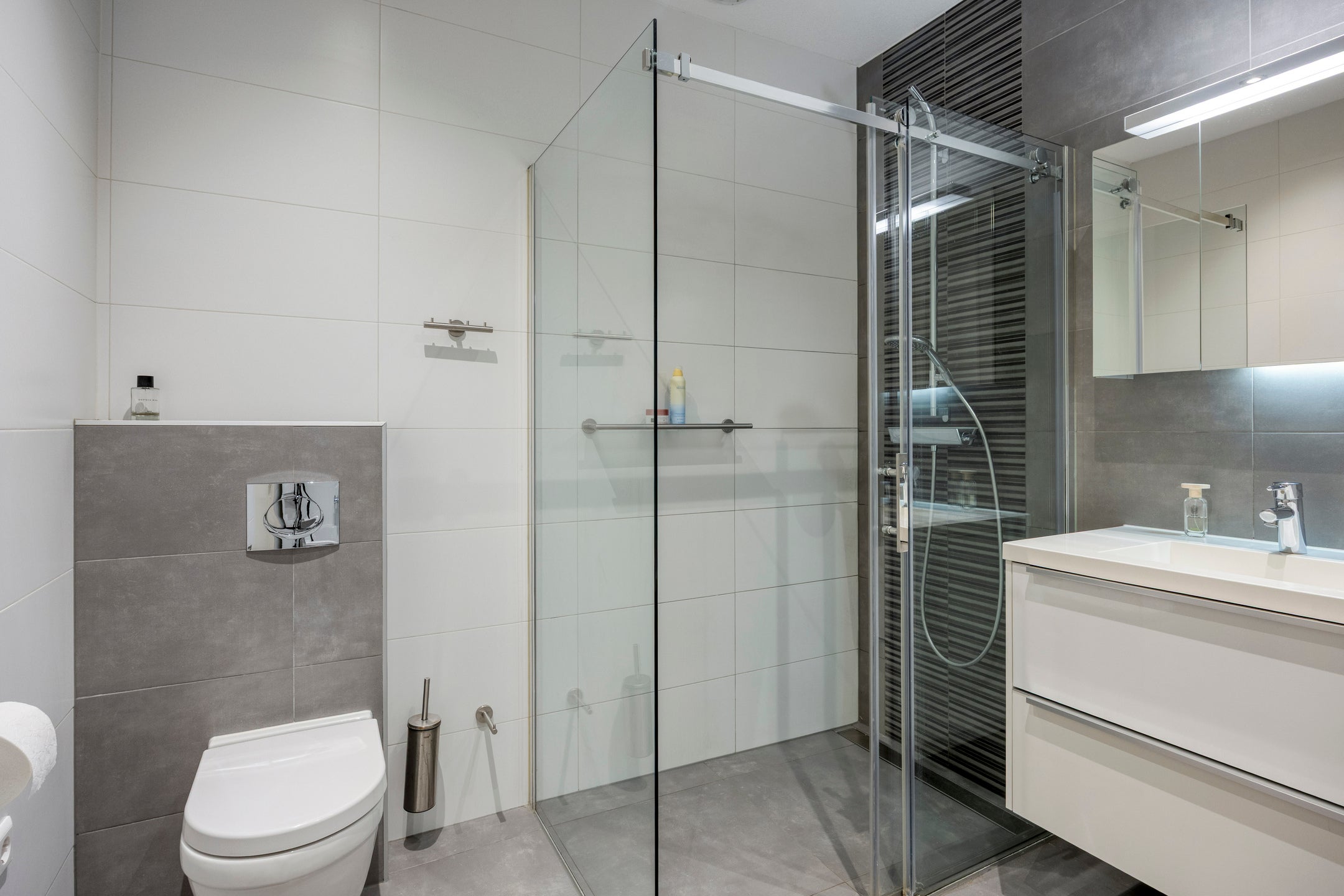Tussenwoning te koop: Joan Willem Frisostraat 8, Leiden
