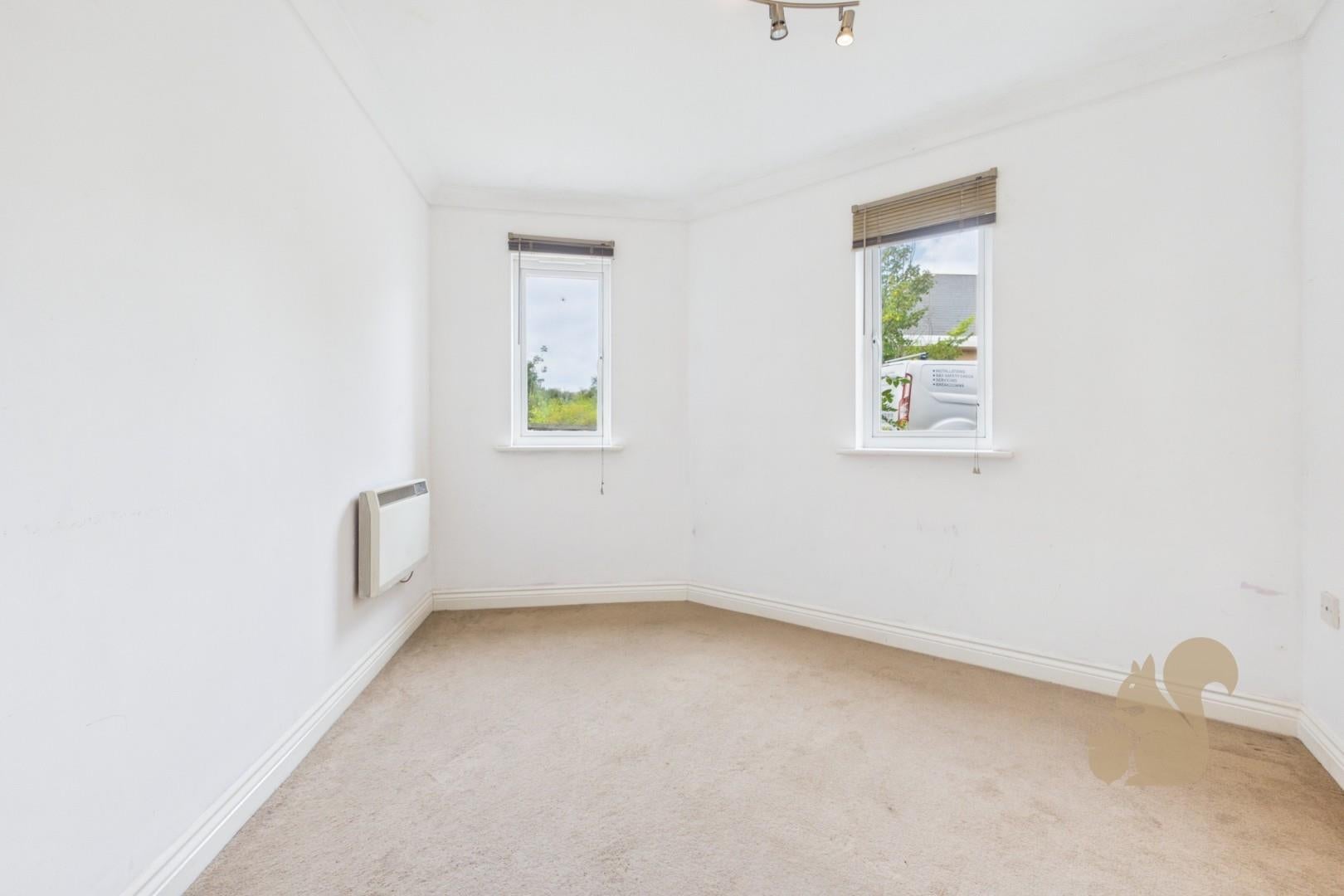 Flat Clarendon Way in Colchester